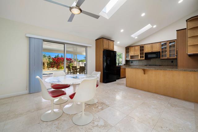 72928 Tamarisk Street, Palm Desert CA: https://media.crmls.org/mediaz/f586f6c9-3ee2-45de-a205-d1cda97b124c.jpg