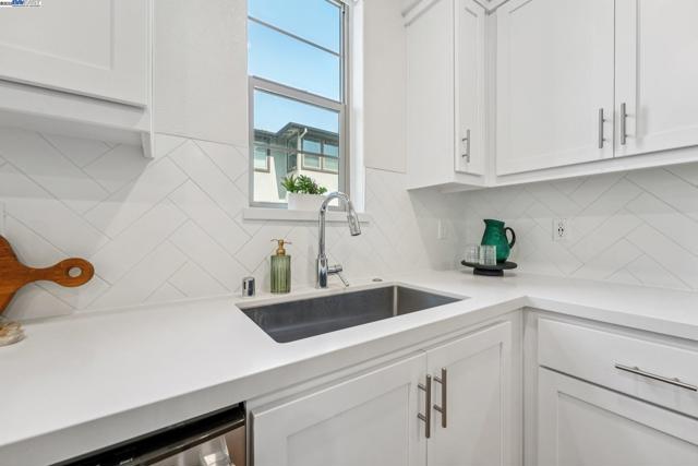 5860 Midnight Place, Dublin CA: https://media.crmls.org/mediaz/f58740ec-2754-44cc-be85-de4978a69ce4.jpg