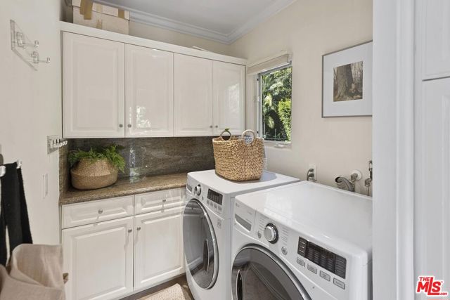 1549 Lindacrest Drive, Beverly Hills CA: https://media.crmls.org/mediaz/f587f9aa-2029-4279-a8cd-bbf39c5725df.jpg