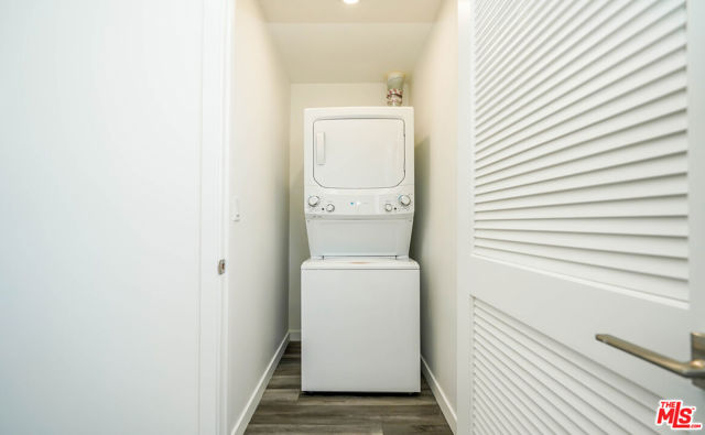 2701 James M Wood Boulevard, Los Angeles CA: https://media.crmls.org/mediaz/f5884962-f5ed-4407-ae80-da42af2f6d82.jpg