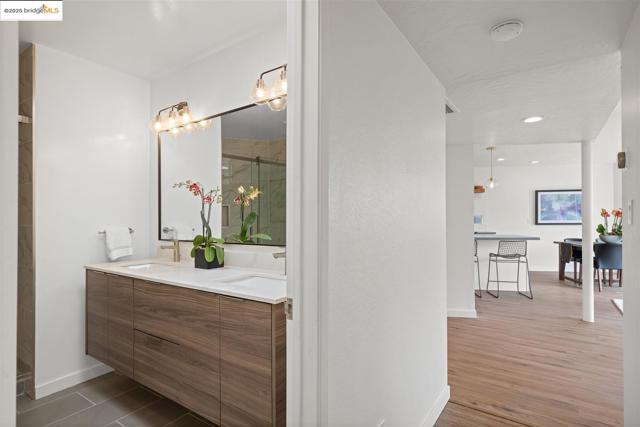 383 Staten Ave, Oakland CA: https://media.crmls.org/mediaz/f5884e4b-0633-4548-b010-41b06967f7ed.jpg