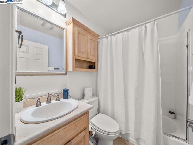 700 Fargo, San Leandro CA: https://media.crmls.org/mediaz/f5886a36-3136-4214-b98b-ce2deb1ef0b2.jpg