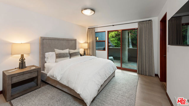 26720 Via Linda Street, Malibu CA: https://media.crmls.org/mediaz/f5888006-cbce-4a05-ad88-5bde5d29cdc1.jpg