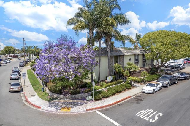 6602 Beadnell Way, San Diego CA: https://media.crmls.org/mediaz/f588ec40-4c8b-49e7-b7b4-428bd51651b3.jpg