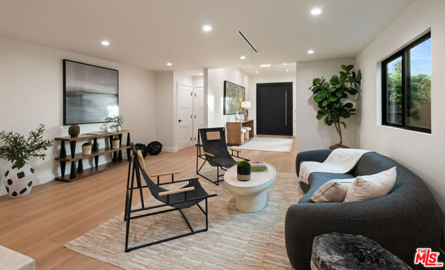 3524 Maplewood Avenue, Los Angeles CA: https://media.crmls.org/mediaz/f5896893-0e5e-481e-8c09-f27168e061ec.jpg