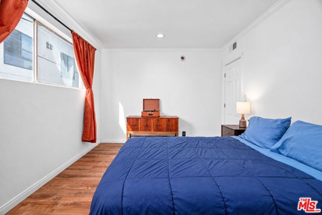 6160 Whitsett Avenue, 10 photo 13