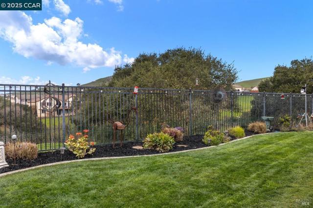 2365 Lansdowne Pl, Vallejo CA: https://media.crmls.org/mediaz/f58b06d8-2f5a-4f24-b367-3aac12b4bcfd.jpg