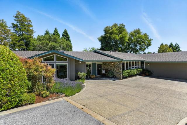 3795 Ralston Avenue, Hillsborough CA: https://media.crmls.org/mediaz/f58b1d7d-3b96-421d-88c1-77977187e2be.jpg