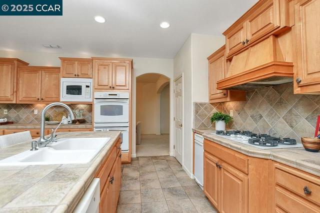 2460 Covelite Way, Antioch CA: https://media.crmls.org/mediaz/f58b4610-e7da-4c22-b915-3b717352c2ab.jpg