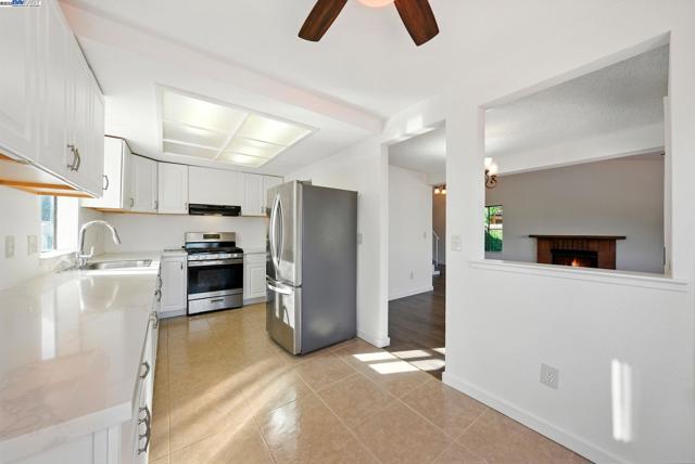 2524 Brazil Ct, Antioch CA: https://media.crmls.org/mediaz/f58b9073-937a-4c8c-8057-0a274d692826.jpg