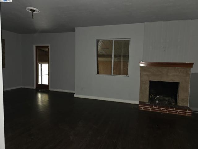 2305 Tennessee St, Vallejo CA: https://media.crmls.org/mediaz/f58be9ba-530c-4d3f-96f2-667a179a14ae.jpg