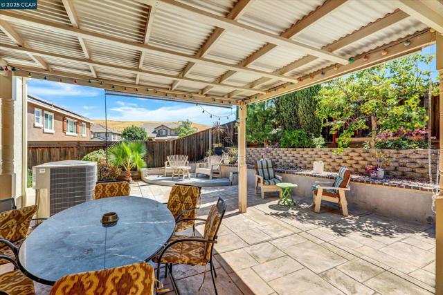 4007 Oak Knoll St, Antioch CA: https://media.crmls.org/mediaz/f58c08f4-0faa-4aa3-bb12-f6b9b4eefdab.jpg