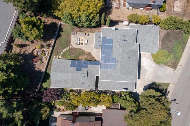2721 Comstock Circle, Belmont CA: https://media.crmls.org/mediaz/f58c1c7c-e2a9-4784-abe0-30e567e82424.jpg