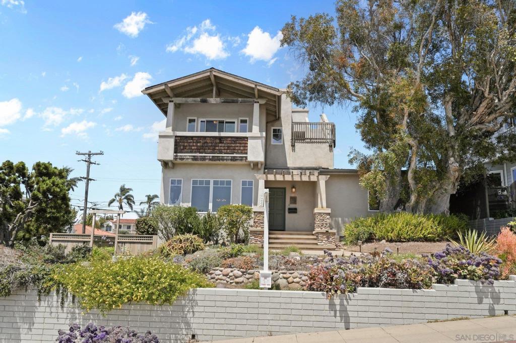 4444 Leon St.