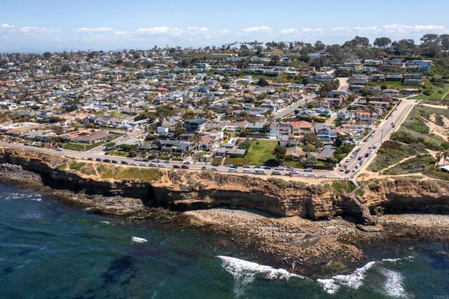 Image 18 of 35 For 741 Sunset Cliffs Boulevard