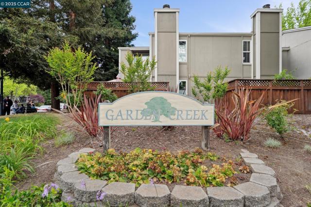 136 Garden Creek Pl, Danville CA: https://media.crmls.org/mediaz/f58d1395-8cc4-426e-bbbb-458d12e52453.jpg
