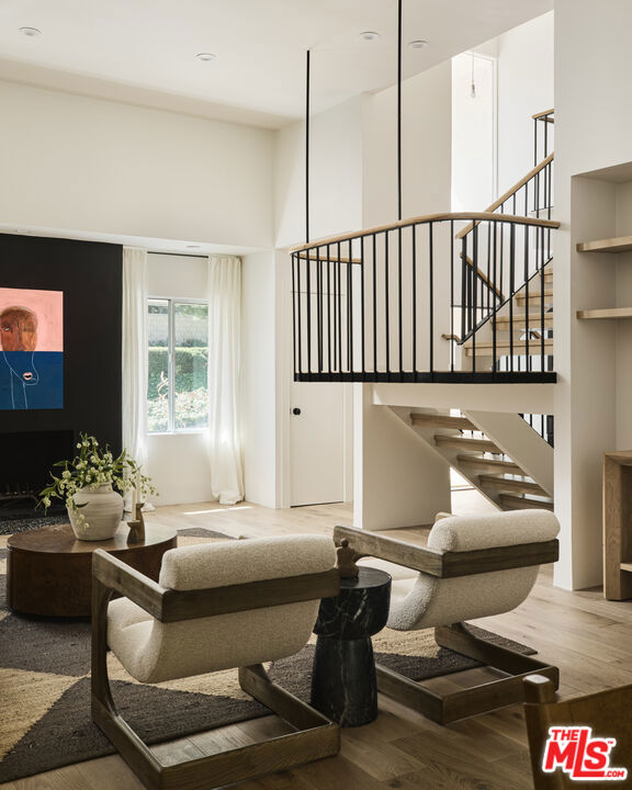 17155 Clemons Drive, Encino CA: https://media.crmls.org/mediaz/f58d6219-932a-4f01-94bb-37ea7bd8476a.jpg