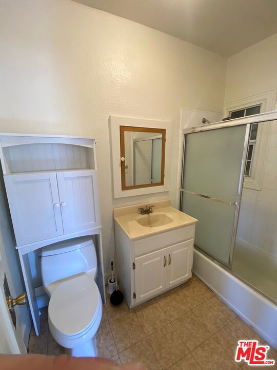 1549 S Wilton Place, Los Angeles CA: https://media.crmls.org/mediaz/f58db910-1acd-410a-bba4-facc64e420cc.jpg