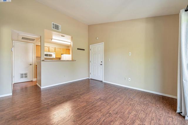 275 Reflections Dr, San Ramon CA: https://media.crmls.org/mediaz/f58dc8fa-43de-454f-936a-bb5358a5ff5a.jpg
