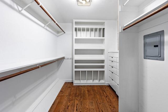 680 Fairway Circle, Hillsborough CA: https://media.crmls.org/mediaz/f58e0510-fcc1-4684-9a9b-bfcdc7b1dd91.jpg
