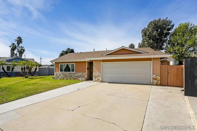 152 Leoma Ln, Chula Vista CA: https://media.crmls.org/mediaz/f58e13e9-7980-403f-9a65-f27400c32cc0.jpg