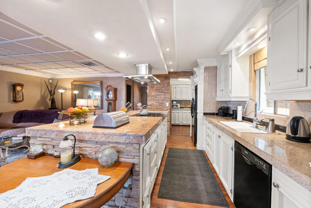 18 Calle De Las Nubes, Palm Springs CA: https://media.crmls.org/mediaz/f58e43ed-6f07-4c1c-bfb3-53292d26c517.jpg
