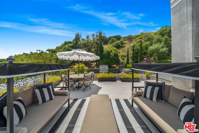 Drew Fenton | 16632 Bienveneda Place Pacific Palisades CA | MLS: 6851360