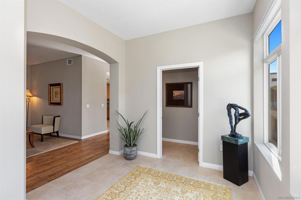 301 Mission Ave - photo 12