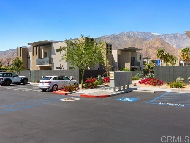 175 The Riv, Palm Springs CA: https://media.crmls.org/mediaz/f58f2b4a-b09f-4fea-b5d0-3952e206fe48.jpg