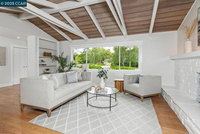 3115 Ebano Dr, Walnut Creek CA: https://media.crmls.org/mediaz/f58f3dff-5abe-4404-bbb0-c823463c1c0f.jpg