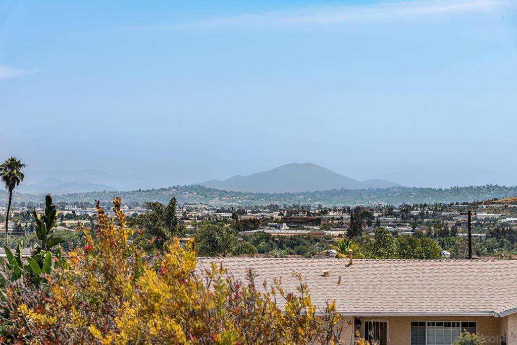 https://media.crmls.org/mediaz/f59011c1-de8b-4d51-b402-3ce02b35369c.jpg?preset=X-Large