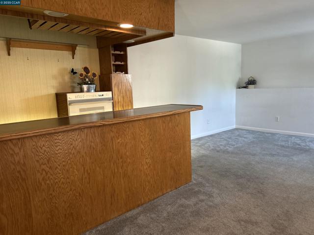 826 Veale, Martinez CA: https://media.crmls.org/mediaz/f590d3eb-1352-4c60-8567-3b44d68daa6b.jpg
