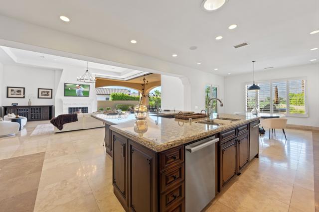 58703 Jerez, La Quinta CA: https://media.crmls.org/mediaz/f5913ec7-0380-4fe0-b96b-de6e7ba73dfc.jpg