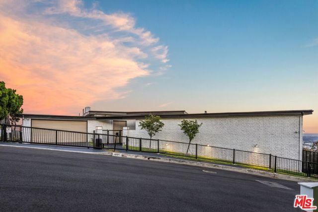 1556 Blue Jay Way, Los Angeles CA: https://media.crmls.org/mediaz/f59184aa-bee2-4a56-b2e6-4084c8e458eb.jpg