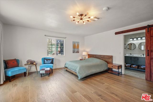 7427 Cleon Avenue, Sun Valley CA: https://media.crmls.org/mediaz/f591c54e-b0ce-49ec-8db1-9025af61fa3e.jpg