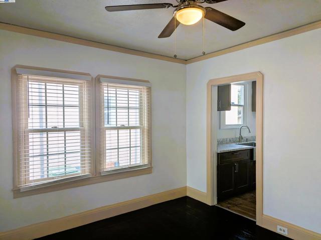 7818 Arthur St, Oakland CA: https://media.crmls.org/mediaz/f5925690-154f-469e-b1d4-8a28128d2f96.jpg