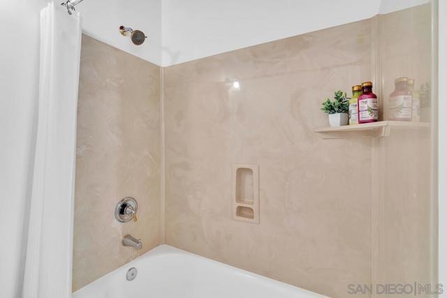 3238 Via Alicante, La Jolla CA: https://media.crmls.org/mediaz/f5925ac0-f585-4aae-af0a-ae3cab14884f.jpg
