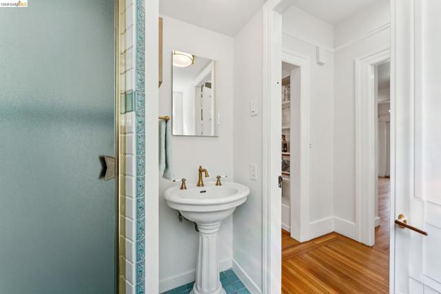 Image 24 of 60 For 2035 Francisco St