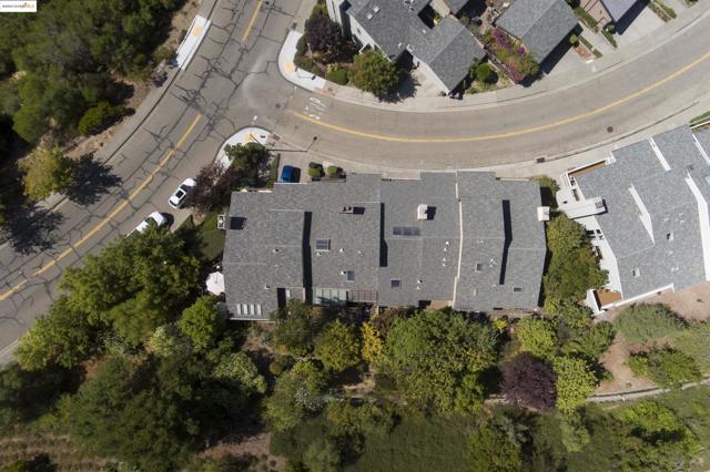 1881 Grand View Drive, Oakland CA: https://media.crmls.org/mediaz/f5935844-6a82-4318-b435-3bf265baa34c.jpg