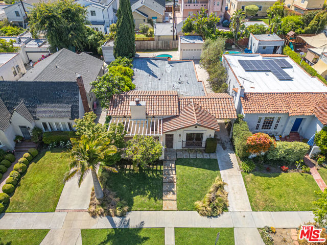 1147 S Point View Street, Los Angeles CA: https://media.crmls.org/mediaz/f5935aac-5a86-4fe7-90cd-d5665981d07e.jpg