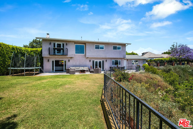 8407 Skyline Drive, Los Angeles CA: https://media.crmls.org/mediaz/f59373c1-4021-4eca-80df-07dfb4cfbe70.jpg