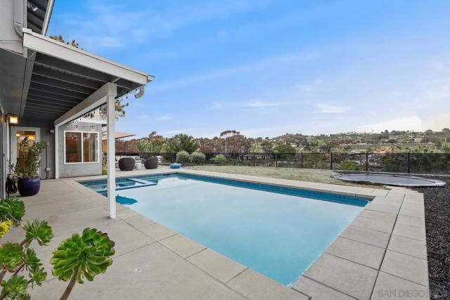 768 Sonrisa Street, Solana Beach CA: https://media.crmls.org/mediaz/f593c02a-0995-4cbc-89da-5595bfe42824.jpg