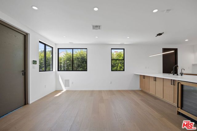 3940 Huron Avenue, Culver City CA: https://media.crmls.org/mediaz/f593e5a0-a7f1-450c-af47-ecada8612138.jpg