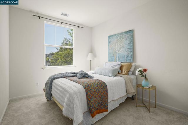 1162 Waverly Cir, Hercules CA: https://media.crmls.org/mediaz/f5940351-f78b-4a88-b738-1b88610cc910.jpg