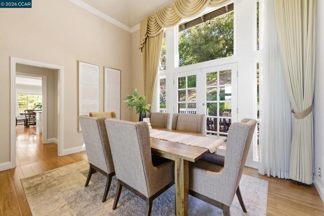 Image 5 of 50 For 725 Castle Rock Rd