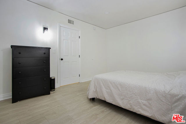 2406 3rd Avenue, Los Angeles CA: https://media.crmls.org/mediaz/f5948daf-2699-47a3-8a4f-f414e6e0e537.jpg