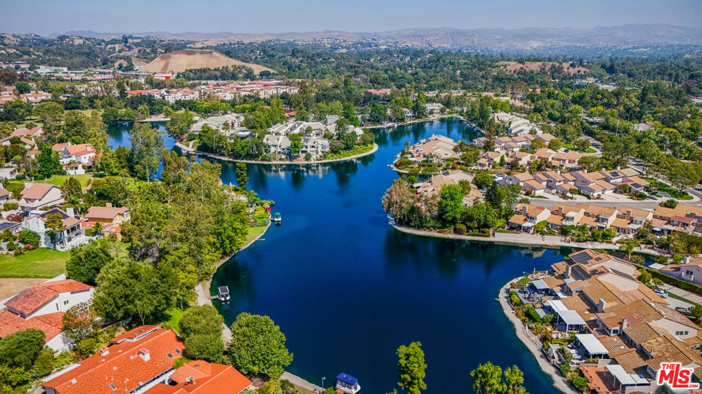 https://media.crmls.org/mediaz/f595873a-c605-41cc-8413-098c464fb6c0.jpg?preset=X-Large