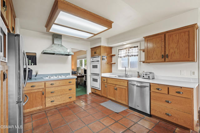 236 Granada Street, Camarillo CA: https://media.crmls.org/mediaz/f595d7ad-a436-42fd-b559-7efe18d70ada.jpg
