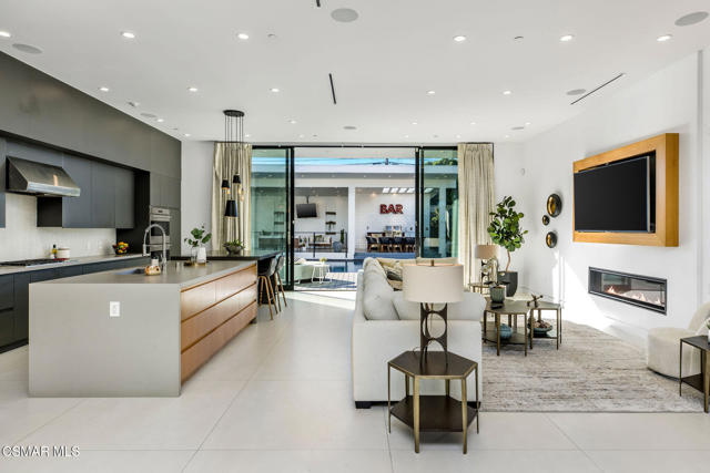 829 Flower Avenue, Venice CA: https://media.crmls.org/mediaz/f5968a53-e209-4689-935a-418ae993b8b5.jpg