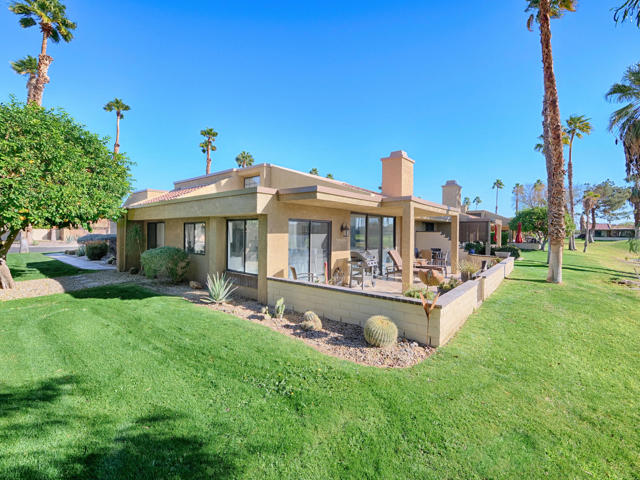 7529 Regency Drive, Palm Springs CA: https://media.crmls.org/mediaz/f5971987-0750-4872-b7af-352f5c291d55.jpg